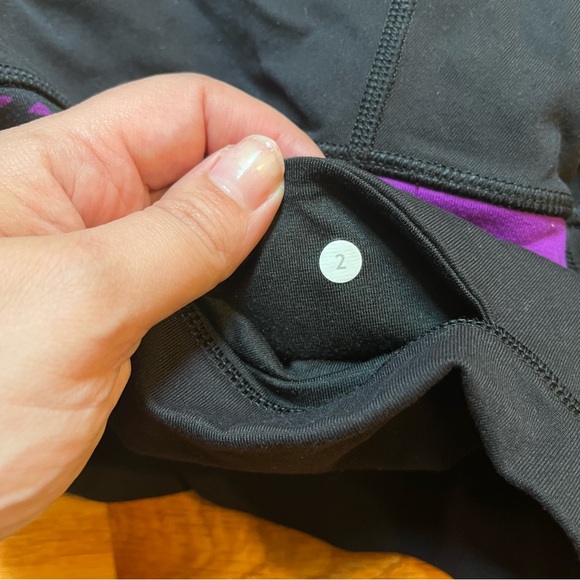 Lululemon black with purple waistband leggings size 2 - Picture 2 of 4